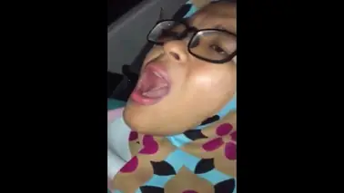 Bokep Jilbab Cewek Hijab Kejang di Dalam Mobil, Rekaman Tersembunyi yang Paling Mengejutkan Komunitas poster