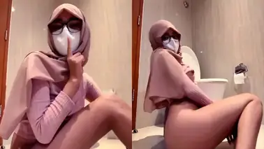 Camilla Hijabers Cantik Toket Montok Goyang Hot poster